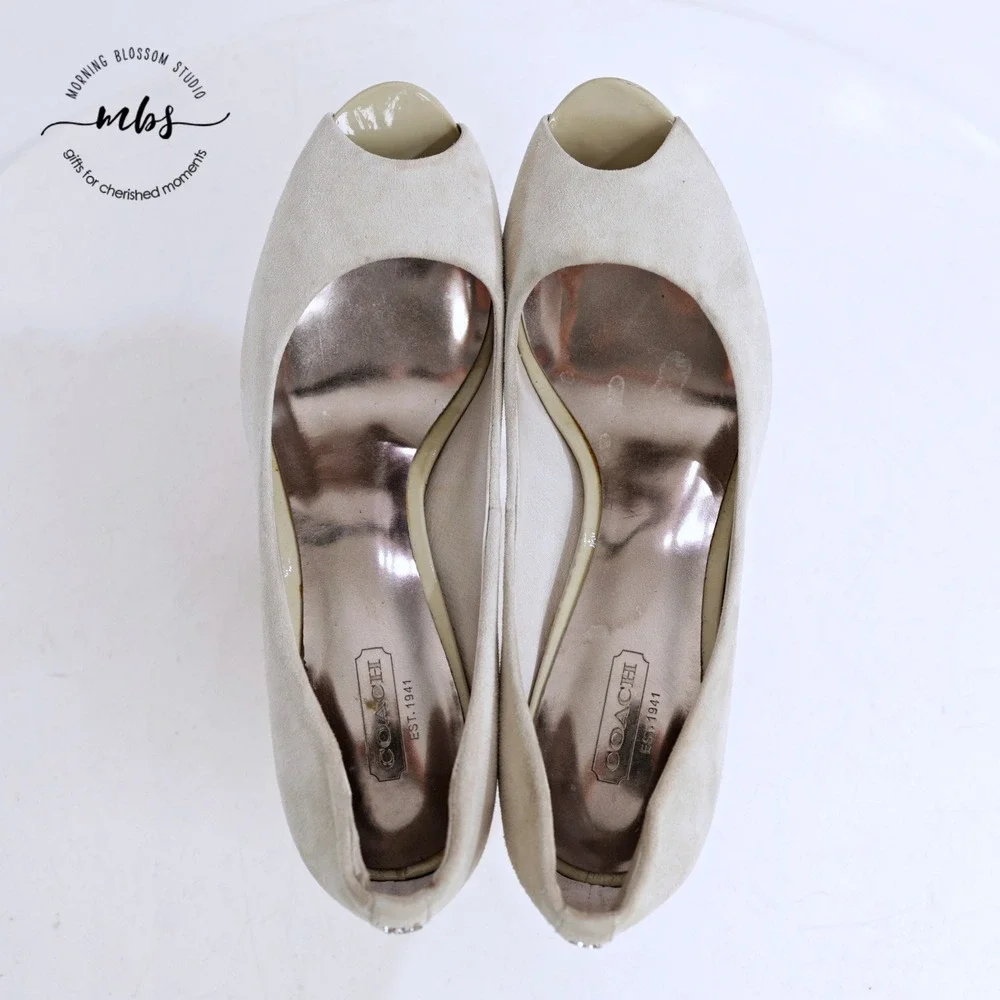 Coach Suede Y2K‎ Platform Stiletto Peep Toe Heel Pumps Light Gray Women 8.5